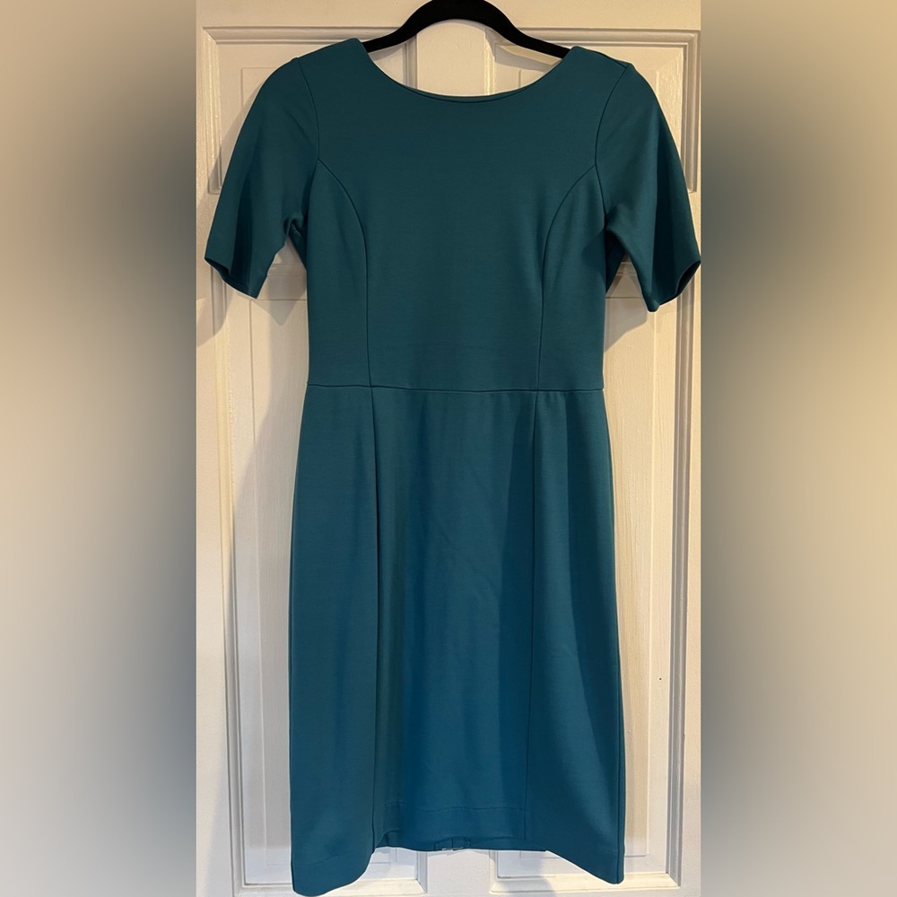 Ann Taylor Green Sheath Dress Crew Neck Short Sleeve